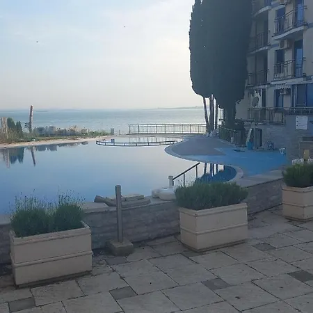 Appartement Direkt Am Pool Pomorie