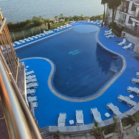 Direkt Am Pool Appartement *